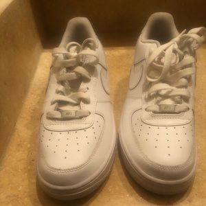 White Nike Low Top Air Force 1